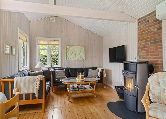 Lenya - 60m From The Sea By Interhome